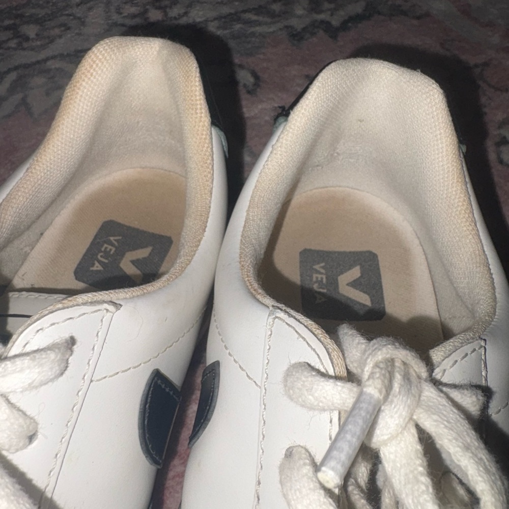 Veja White Leather Sneakers with Black Details, size 6 (US), 37 (EU) - Picture 2 of 10